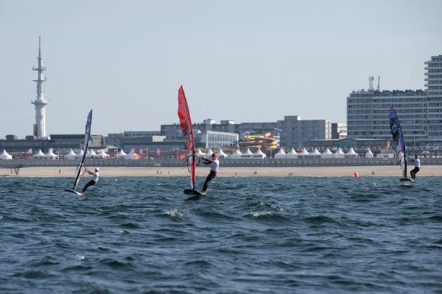 PWA - Citroen - World Windsurfing Tour Sylt 2026 - Tag 8 - Slalom Foil Men; Sylt Westerland, 03.10.2026 Tomasz Romanowski (Slalom Foil Men, Poland, POL-163); PWA - Citroen - World Windsurfing Tour Sylt 2026 - Tag 8 - Slalom Foil Men am 03.10.2026 vor dem Brandenburger Strand - Motorboot auf Sylt Westerland (Deutschland). Copyright: xBEAUTIFULxSPORTS AndreasxDickx