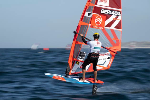 PWA - Citroen - World Windsurfing Tour Sylt 2026 - Tag 8 - Slalom Foil Men; Sylt Westerland, 03.10.2026 Fabian Wolf (Slalom Foil Men, Germany, GER-404); PWA - Citroen - World Windsurfing Tour Sylt 2026 - Tag 8 - Slalom Foil Men am 03.10.2026 vor dem Brandenburger Strand - Motorboot auf Sylt Westerland (Deutschland). Copyright: xBEAUTIFULxSPORTS AndreasxDickx