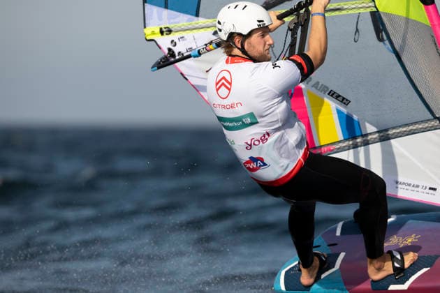 PWA - Citroen - World Windsurfing Tour Sylt 2026 - Tag 8 - Slalom Foil Men; Sylt Westerland, 03.10.2026 Scotty Stallman (Slalom Foil Men, England, GBR-68); PWA - Citroen - World Windsurfing Tour Sylt 2026 - Tag 8 - Slalom Foil Men am 03.10.2026 vor dem Brandenburger Strand - Motorboot auf Sylt Westerland (Deutschland). Copyright: xBEAUTIFULxSPORTS AndreasxDickx