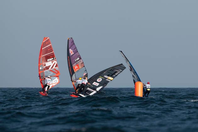 PWA - Citroen - World Windsurfing Tour Sylt 2026 - Tag 8 - Slalom Foil Men; Sylt Westerland, 03.10.2026 Nacho Baltasar Summers (Slalom Foil Men, Spain, ESP-1); Matteo Iachino (Slalom Foil Men, Italy, ITA-140); Bob van de Burgt (Slalom Foil Men, Netherlands, NED-737); PWA - Citroen - World Windsurfing Tour Sylt 2026 - Tag 8 - Slalom Foil Men am 03.10.2026 vor dem Brandenburger Strand - Motorboot auf Sylt Westerland (Deutschland). Copyright: xBEAUTIFULxSPORTS AndreasxDickx