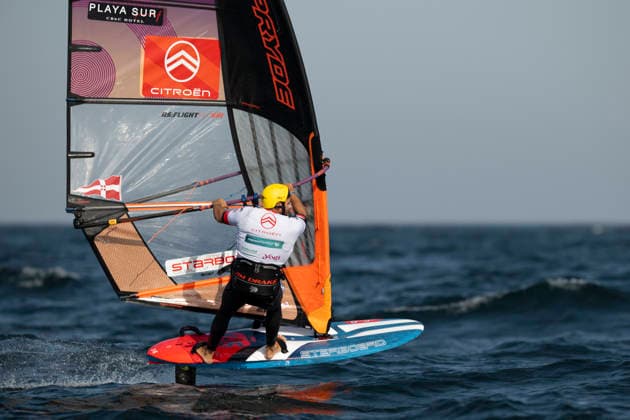 PWA - Citroen - World Windsurfing Tour Sylt 2026 - Tag 8 - Slalom Foil Men; Sylt Westerland, 03.10.2026 Matteo Iachino (Slalom Foil Men, Italy, ITA-140); PWA - Citroen - World Windsurfing Tour Sylt 2026 - Tag 8 - Slalom Foil Men am 03.10.2026 vor dem Brandenburger Strand - Motorboot auf Sylt Westerland (Deutschland). Copyright: xBEAUTIFULxSPORTS AndreasxDickx