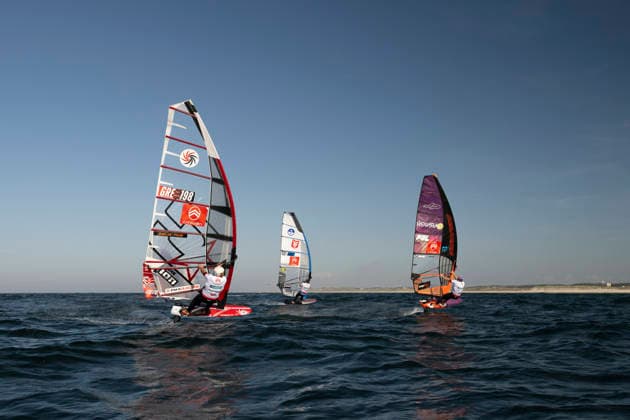 PWA - Citroen - World Windsurfing Tour Sylt 2026 - Tag 8 - Slalom Foil Men; Sylt Westerland, 03.10.2026 John Soukos (Slalom Foil Men, Greece, GRE-198); Amado Vrieswijk (Slalom Foil Men and Freestyle Men, Bonaire, NB-20); Maciek Rutkowski (Slalom Foil Men, Poland, POL-23); PWA - Citroen - World Windsurfing Tour Sylt 2026 - Tag 8 - Slalom Foil Men am 03.10.2026 vor dem Brandenburger Strand - Motorboot auf Sylt Westerland (Deutschland). Copyright: xBEAUTIFULxSPORTS AndreasxDickx
