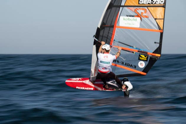 PWA - Citroen - World Windsurfing Tour Sylt 2026 - Tag 8 - Slalom Foil Men; Sylt Westerland, 03.10.2026 Lars PoggeMenn (Slalom Foil Men, Germany, GER-730); PWA - Citroen - World Windsurfing Tour Sylt 2026 - Tag 8 - Slalom Foil Men am 03.10.2026 vor dem Brandenburger Strand - Motorboot auf Sylt Westerland (Deutschland). Copyright: xBEAUTIFULxSPORTS AndreasxDickx