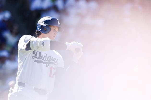 MLB, Baseball Herren, USA National League Division Series - Dodgers vs Braves Game 1 Los Angeles Dodgers designated hitter Shohei Ohtani goes up to the plate during the seventh inning in Game 1 of the National League Division Series between the Atlanta Braves and the Los Angeles Dodgers at UNIQLO Field at Dodger Stadium in Los Angeles, California, USA, 03 October 2026. LOS ANGELES CALIFORNIA UNITED STATES  Copyright: xCHRISxTORRESx