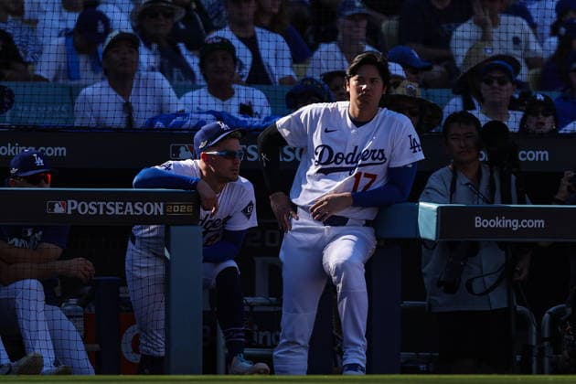 MLB, Baseball Herren, USA National League Division Series - Dodgers vs Braves Game 1 Los Angeles Dodgers designated hitter Shohei Ohtani looks on from the dugout during the eighth inning in Game 1 of the National League Division Series between the Atlanta Braves and the Los Angeles Dodgers at UNIQLO Field at Dodger Stadium in Los Angeles, California, USA, 03 October 2026. LOS ANGELES CALIFORNIA UNITED STATES  Copyright: xCHRISxTORRESx