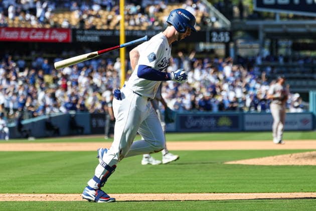 MLB, Baseball Herren, USA National League Division Series - Dodgers vs Braves Game 1 Los Angeles Dodgers outfielder Kyle Tucker bat flips after hitting a home run during the sixth inning in Game 1 of the National League Division Series between the Atlanta Braves and the Los Angeles Dodgers at UNIQLO Field at Dodger Stadium in Los Angeles, California, USA, 03 October 2026. LOS ANGELES CALIFORNIA UNITED STATES  Copyright: xCHRISxTORRESx