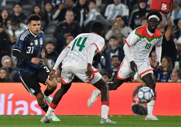 FLORES Argentina vs Burkina Faso Foto: FOTOBAIRES