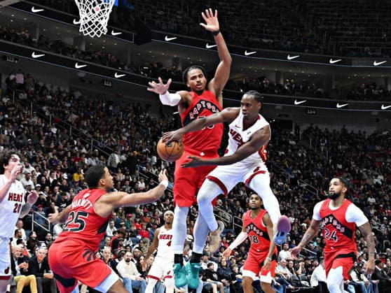 October 3, 2026, Quebec, On, Canada: Miami Heat s Bez Mbeng, top right, makes a pass around Toronto Raptors Collin Murray-Boyles during NBA, Basketball Herren, USA preseason basketball action in Quebec City, Saturday, Oct. 3, 2026. Canada News - October 3, 2026 - ZUMAc35_ 20261003_zaf_c35_132 Copyright: xJacquesxBoissinotx