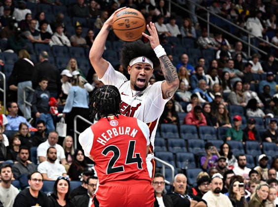 October 3, 2026, Quebec, On, Canada: Miami Heat s Tre Donaldson, back, protects the ball from Toronto Raptors Chucky Hepburn during NBA, Basketball Herren, USA preseason basketball action in Quebec City, Saturday, Oct. 3, 2026. Canada News - October 3, 2026 - ZUMAc35_ 20261003_zaf_c35_134 Copyright: xJacquesxBoissinotx