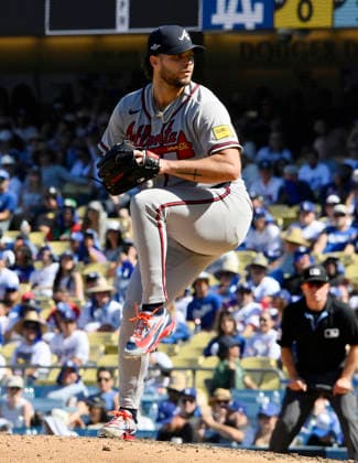 Atlanta Braves reliever Victor Mederos winds up to deliver against Los Angeles Dodgers Teoscar Hernandez in the fourth inning in game one of the National League Division Series at Dodger Stadium on Saturday, October 3, 2026 in Los Angeles, California.  LAP20261003802 JIMxRUYMEN