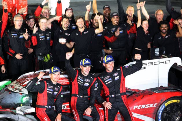 Rennsieger Matt Cambell (AUS), Laurens Vanthoor (BEL), Kevin Estre (FRA) mit Teammitgliedern und dem Porsche 963 6 Siegerehrung, IMSA Rennserie, 29. Motul Petit le Mans Rennen, Road Atlanta, Georgia, USA, 03.10.2026, 10 Stunden Rennen