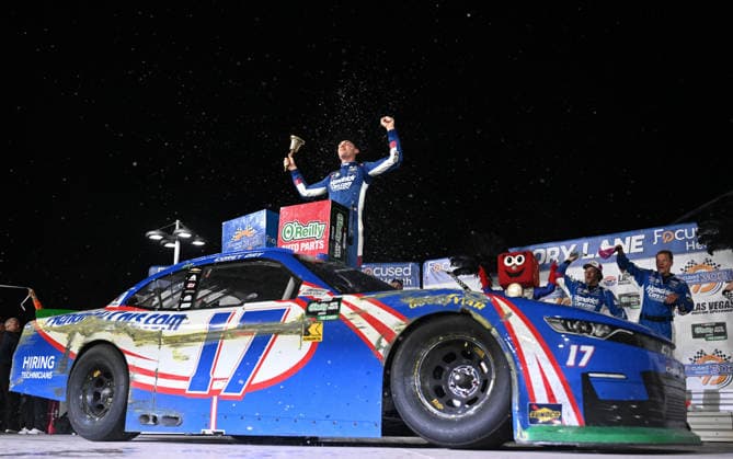 LAS VEGAS, NV - OCTOBER 03: Corey Day ( 17 Hendrick Motorsports HendrickCars.com Chevrolet) celebrates in victory lane after winning the NASCAR, Motorsport, USA O™Reilly Auto Parts Series Focused Health 302 playoff race at Las Vegas Motor Speedway Saturday Oct. 3, 2026 in Las Vegas, Nevada. (Photo by Will Lester Icon Sportswire) AUTO: OCT 03 NASCAR O™Reilly Auto Parts Series Focused Health 302 EDITORIAL USE ONLY Icon26100355592