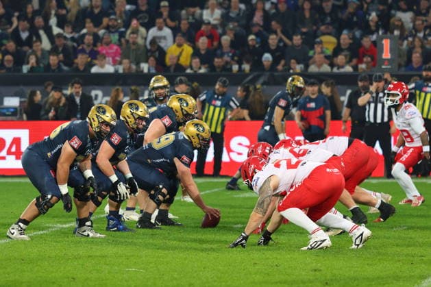 Dresden Monarchs are ready for the snap at the Line of Scrimmage, Dresden Monarchs vs Potsdam Royals, American Football, GFL, German Football League, Season 2026, GFL-Bowl, 03.10.2026, GFLBowl2026 Photo: PFA Klaus Sack Dresden Rudolf-Harbig-Stadion Deutschland Copyright: xPFA KlausxSackx