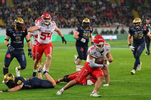 Bay Harvey (Potsdam Royals, 8) runs with the ball, Dresden Monarchs vs Potsdam Royals, American Football, GFL, German Football League, Season 2026, GFL-Bowl, 03.10.2026, GFLBowl2026 Photo: PFA Klaus Sack Dresden Rudolf-Harbig-Stadion Deutschland Copyright: xPFA KlausxSackx