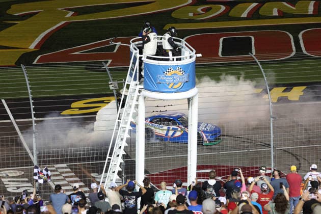 LAS VEGAS, CA - OCTOBER 03: Fans cheer as Corey Day ( 17 Hendrick Motorsports HendrickCars.com Chevrolet) performs a burnout after winning the Focused Health 302 NASCAR, Motorsport, USA O™Reilly Auto Parts Series race on October 3, 2026, at Las Vegas Motor Speedway in Las Vegas, NV. (Photo by Ronda Churchill LVMS Icon Sportswire) AUTO: OCT 03 NASCAR O™Reilly Auto Parts Series Focused Health 302 EDITORIAL USE ONLY Icon26100316771