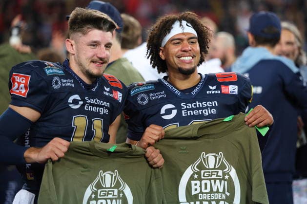 Marvin Schöne (Dresden Monarchs, 11) and Casey Thompson (Dresden Monarchs, 16) celebrates the Championship, Dresden Monarchs vs Potsdam Royals, American Football, GFL, German Football League, Season 2026, GFL-Bowl, 03.10.2026, GFLBowl2026 Photo: PFA Klaus Sack Dresden Rudolf-Harbig-Stadion Deutschland Copyright: xPFA KlausxSackx