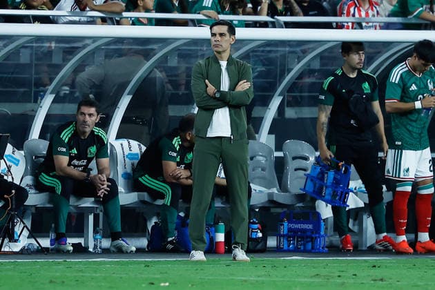GLENDALE, AZ - OCTOBER 03: Mexico manager Rafael Marquez looks on during the International Friendly, Länderspiel, Nationalmannschaft soccer match between Mexico and the United States of America on October 3, 2026 at State Farm Stadium in Glendale, Arizona. (Photo by Kevin Abele Icon Sportswire) SOCCER: OCT 03 USA vs Mexico EDITORIAL USE ONLY Icon261003039