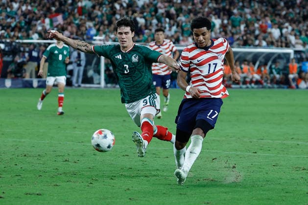 GLENDALE, AZ - OCTOBER 03: United States of America midfielder Malik Tillman (17) shoots and scores during the International Friendly, Länderspiel, Nationalmannschaft soccer match between Mexico and the United States of America on October 3, 2026 at State Farm Stadium in Glendale, Arizona. (Photo by Kevin Abele Icon Sportswire) SOCCER: OCT 03 USA vs Mexico EDITORIAL USE ONLY Icon261003041