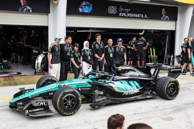 F1 - BAHRAIN GRAND PRIX IN MALAYSIA 2026 WOLFF Toto (aut), Team Principal & CEO of Mercedes AMG F1 Team, portrait RUSSELL George (gbr), Mercedes AMG F1 Team W17, portrait KIMI ANTONELLI Andrea (ita), Mercedes AMG F1 Team W17, portrait during the 2026 Formula 1 Bahrain Grand Prix in Malaysia, 16th round of the 2026 Formula One World Championship, WM, Weltmeisterschaft from October 2 to 4, 2026 on the Sepang International Circuit, in Sepang, Malaysia - SepangMalaysia Copyright: xXavixBonillax