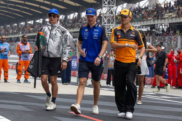 SEPANG, SGR - OCTOBER 04: Kimi Antonelli of Italy and Mercedes-AMG PETRONAS F1 Team, Max Verstappen of Netherlands and Oracle Red Bull Racing and Lando Norris of Great Britain and McLaren Mastercard F1 Team during driver s parade before the start of the race of the Formula 1 Gulf Air Bahrain Grand Prix on October 04, 2026 held at Sepang International Circuit in Sepang, Malaysia. (Photo by Hazrin Yeob Men Shah Icon Sportswire) AUTO: OCT 04 F1 Bahrain Grand Prix in Malaysia EDITORIAL USE ONLY Icon3782610042843