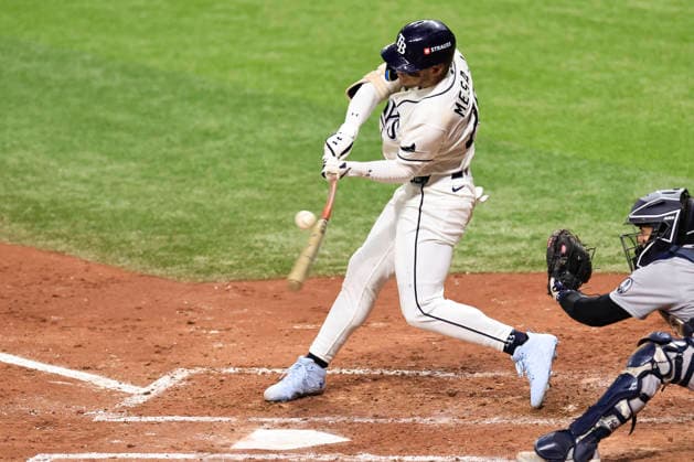 October 3, 2026, St. Petersburg, Florida, USA: Tampa Bay Rays right fielder Victor Mesa Jr. (25) singles to left field in the fourth inning of game one of the ALDS for the 2026 MLB, Baseball Herren, USA Playoffs against the New York Yankees on October 3, 2026 at Tropicana Field. The Rays beat the Yankees 1-0. St. Petersburg USA - ZUMAh180 20261003_zsp_h180_063 Copyright: xKimxHukarix