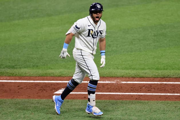 October 3, 2026, St. Petersburg, Florida, USA: Tampa Bay Rays first baseman Jonathan Aranda (8) homers to right center field in the third inning of game one of the ALDS for the 2026 MLB, Baseball Herren, USA Playoffs against the New York Yankees on October 3, 2026 at Tropicana Field. The Rays beat the Yankees 1-0. St. Petersburg USA - ZUMAh180 20261003_zsp_h180_106 Copyright: xKimxHukarix