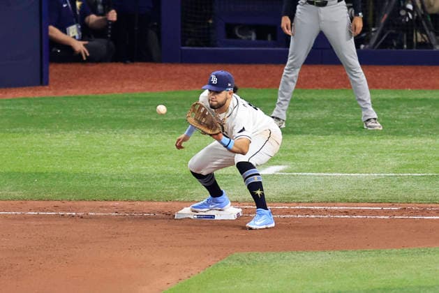 October 3, 2026, St. Petersburg, Florida, USA: Tampa Bay Rays first baseman Jonathan Aranda (8) gets the throw from second baseman Richie Palacios (1) for the out on New York Yankees first baseman Luis GarcoÂ­a Jr. (26) in the seventh inning of game one of the ALDS for the 2026 MLB, Baseball Herren, USA Playoffs on October 3, 2026 at Tropicana Field. The Rays beat the Yankees 1-0. St. Petersburg USA - ZUMAh180 20261003_zsp_h180_100 Copyright: xKimxHukarix