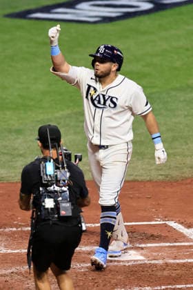 October 3, 2026, St. Petersburg, Florida, USA: Tampa Bay Rays first baseman Jonathan Aranda (8) homers to right center field in the third inning of game one of the ALDS for the 2026 MLB, Baseball Herren, USA Playoffs against the New York Yankees on October 3, 2026 at Tropicana Field. The Rays beat the Yankees 1-0. St. Petersburg USA - ZUMAh180 20261003_zsp_h180_094 Copyright: xKimxHukarix