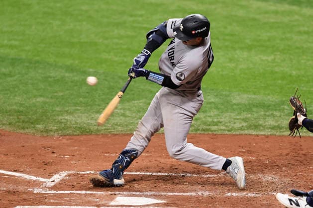 October 3, 2026, St. Petersburg, Florida, USA: New York Yankees catcher Austin Wells (28) fouls off a pitch in the third inning of game one of the ALDS for the 2026 MLB, Baseball Herren, USA Playoffs against the Tampa Bay Rays on October 3, 2026 at Tropicana Field. The Rays beat the Yankees 1-0. St. Petersburg USA - ZUMAh180 20261003_zsp_h180_076 Copyright: xKimxHukarix