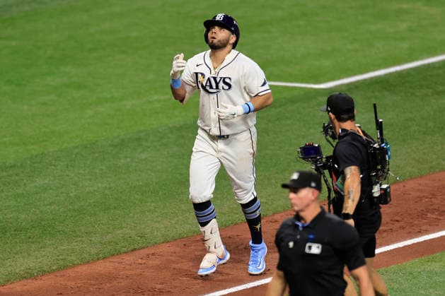 October 3, 2026, St. Petersburg, Florida, USA: Tampa Bay Rays first baseman Jonathan Aranda (8) homers to right center field in the third inning of game one of the ALDS for the 2026 MLB, Baseball Herren, USA Playoffs against the New York Yankees on October 3, 2026 at Tropicana Field. The Rays beat the Yankees 1-0. St. Petersburg USA - ZUMAh180 20261003_zsp_h180_075 Copyright: xKimxHukarix