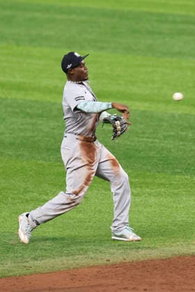 October 3, 2026, St. Petersburg, Florida, USA: New York Yankees second baseman Jazz Chisholm Jr. (13) fields a ball off the bat of Tampa Bay Rays right fielder Jonny DeLuca (21) and throws him out at first base during the second inning of game one of the ALDS for the 2026 MLB, Baseball Herren, USA Playoffs on October 3, 2026 at Tropicana Field. The Rays beat the Yankees 1-0. St. Petersburg USA - ZUMAh180 20261003_zsp_h180_029 Copyright: xKimxHukarix