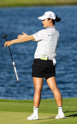 October 3, 2026, Honolulu, Hawaii, USA: INA YOON watches her putt on the 18th green during Round 3 of the 2026 Lotte Championship at Hoakalei Country Club, Ewa Beach, Hawaii, USA. Honolulu USA - ZUMAm310 20261003_zsp_m310_066 Copyright: xElliotxMilesx