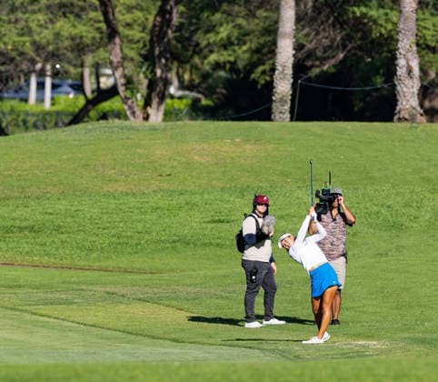 October 3, 2026, Honolulu, Hawaii, USA: MICHELLE ZHANG makes an approach shot from the 18th fairway during Round 3 of the 2026 Lotte Championship at Hoakalei Country Club, Ewa Beach, Hawaii, USA. Honolulu USA - ZUMAm310 20261003_zsp_m310_058 Copyright: xElliotxMilesx