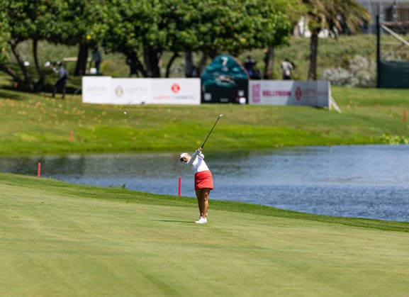 October 3, 2026, Honolulu, Hawaii, USA: JESSICA PORVASNIK makes an approach shot from the 7th fairway during Round 3 of the 2026 Lotte Championship at Hoakalei Country Club, Ewa Beach, Hawaii, USA. Honolulu USA - ZUMAm310 20261003_zsp_m310_031 Copyright: xElliotxMilesx