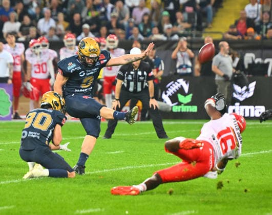 Kicker Florian Finke (Dresden), GFL-Bowl, Bowl, Endspiel um die deutsche Meisterschaft zwischen den Dresden Monarchs und den Potsdam Royals, Finale, American Football, German Football League, GFL, Dresden, Rudolf-Harbig-Stadion Dresden, 03.10.2026,