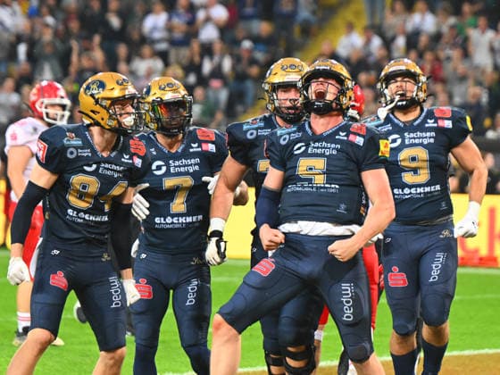 Touchdown-Jubel Quarterback Rocky Lombardi (5, Dresden), GFL-Bowl, Bowl, Endspiel um die deutsche Meisterschaft zwischen den Dresden Monarchs und den Potsdam Royals, Finale, American Football, German Football League, GFL, Dresden, Rudolf-Harbig-Stadion Dresden, 03.10.2026,