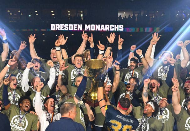 die Dresden Monarchs sind Deutscher Meister 2026, Siegerehrung mit dem Meisterpokal, Pokal, GFL-Bowl, Bowl, Endspiel um die deutsche Meisterschaft zwischen den Dresden Monarchs und den Potsdam Royals, Finale, American Football, German Football League, GFL, Dresden, Rudolf-Harbig-Stadion Dresden, 03.10.2026,