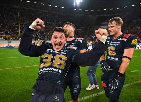 Lucas Masero (Dresden), Jubel, Meisterfeier, die Dresden Monarchs sind Deutscher Meister 2026, GFL-Bowl, Bowl, Endspiel um die deutsche Meisterschaft zwischen den Dresden Monarchs und den Potsdam Royals, Finale, American Football, German Football League, GFL, Dresden, Rudolf-Harbig-Stadion Dresden, 03.10.2026,