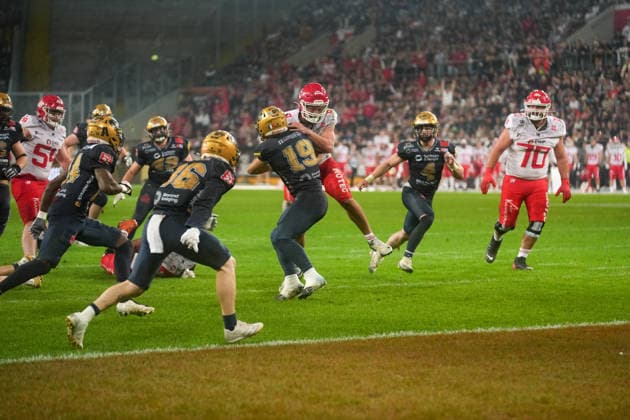 die beiden Temas fuehren harte Zweikaempfe Dresden Monarchs vs. Potsdam Royals, American Football, German Football League, GFL Bowl, Saison 2026, 03.10.2026 Dresden Monarchs vs. Potsdam Royals, American Football, German Football League, GFL Bowl, Saison 2026, 03.10.2026 Dresden Copyright: xEibner-Pressefoto PiaxSchindlerx EP_PSR