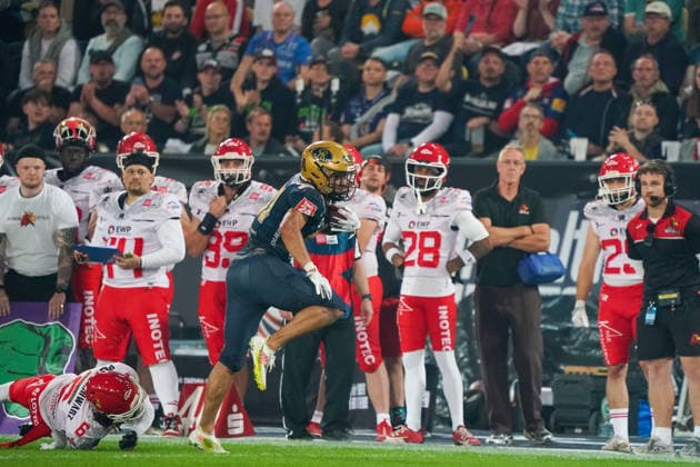 Montigo Moss (Dresden Monarchs, 81) setzt sich gegen Devin Hembry (Potsdam Royals, 06) durch Dresden Monarchs vs. Potsdam Royals, American Football, German Football League, GFL Bowl, Saison 2026, 03.10.2026 Dresden Monarchs vs. Potsdam Royals, American Football, German Football League, GFL Bowl, Saison 2026, 03.10.2026 Dresden Copyright: xEibner-Pressefoto PiaxSchindlerx EP_PSR