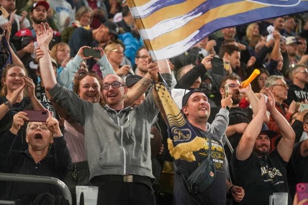 jubelnde Dresden Monarchs-Fans Dresden Monarchs vs. Potsdam Royals, American Football, German Football League, GFL Bowl, Saison 2026, 03.10.2026 Dresden Monarchs vs. Potsdam Royals, American Football, German Football League, GFL Bowl, Saison 2026, 03.10.2026 Dresden Copyright: xEibner-Pressefoto PiaxSchindlerx EP_PSR