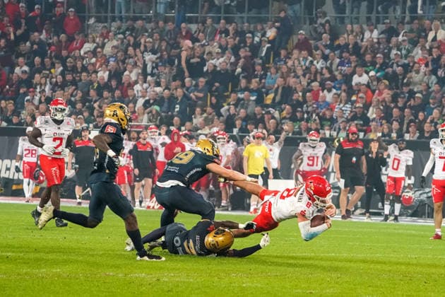 Hugh Harvey (Potsdam Royals, 08) wird von der Dresdner Defensive gestoppt Dresden Monarchs vs. Potsdam Royals, American Football, German Football League, GFL Bowl, Saison 2026, 03.10.2026 Dresden Monarchs vs. Potsdam Royals, American Football, German Football League, GFL Bowl, Saison 2026, 03.10.2026 Dresden Copyright: xEibner-Pressefoto PiaxSchindlerx EP_PSR