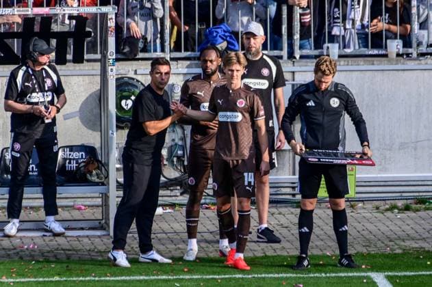 Trainer Marcel Rapp Ricky-Jade Jones Ahlstrand Erik ( Pauli ) werden eingewechselt Deutschland , Hamburg Millerntorstadion , Fussball , 1. und 2. . Bundesliga , FC St Pauli - Borussia Mönchengladbach