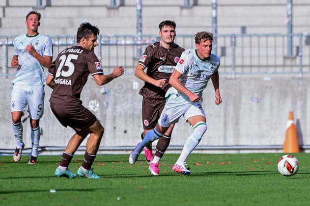 Adam Dzwigala Arkadiusz Pyrka ( Pauli ) 25 Robin Hack ( Gladbach ) Deutschland , Hamburg Millerntorstadion , Fussball , 1. und 2. . Bundesliga , FC St Pauli - Borussia Mönchengladbach