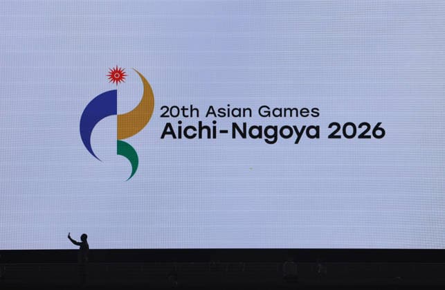 (261004) -- NAGOYA, Oct. 4, 2026 -- A staff member takes selfie before the closing ceremony of the 20th Asian Games Aichi-Nagoya 2026 in Nagoya, Japan, Oct. 4, 2026. ) (SP)JAPAN-NAGOYA-ASIAN GAMES-CLOSING CEREMONY WuxZhizun 