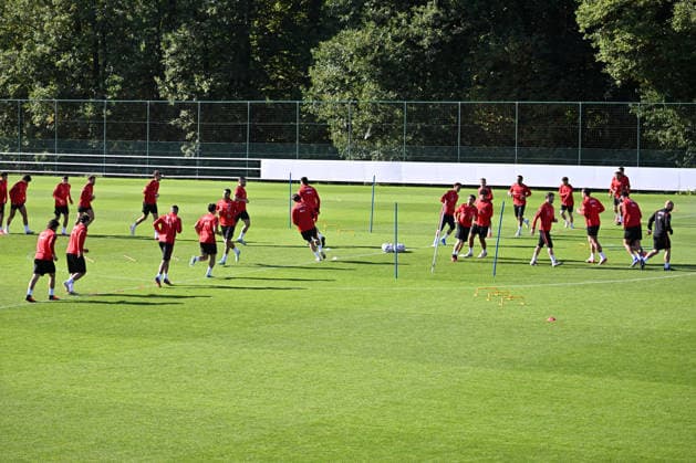 Turkish national team, Nationalteam trains in Liege ahead of Italy match LIEGE, BELGIUM - OCTOBER 04: Head coach Vincenzo Montella leads the Turkish National Football Team during their final training session at the SL16 Football Campus ahead of an upcoming match against Italy, in Liege, Belgium on October 04, 2026. Dursun Aydemir Anadolu Liege Belgium. Editorial use only. Please get in touch for any other usage.  Copyright: x2026xAnadoluxDursunxAydemirx