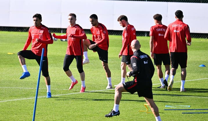 Turkish national team, Nationalteam trains in Liege ahead of Italy match LIEGE, BELGIUM - OCTOBER 04: Head coach Vincenzo Montella leads the Turkish National Football Team during their final training session at the SL16 Football Campus ahead of an upcoming match against Italy, in Liege, Belgium on October 04, 2026. Dursun Aydemir Anadolu Liege Belgium. Editorial use only. Please get in touch for any other usage.  Copyright: x2026xAnadoluxDursunxAydemirx
