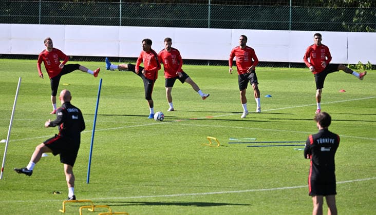 Turkish national team, Nationalteam trains in Liege ahead of Italy match LIEGE, BELGIUM - OCTOBER 04: Head coach Vincenzo Montella leads the Turkish National Football Team during their final training session at the SL16 Football Campus ahead of an upcoming match against Italy, in Liege, Belgium on October 04, 2026. Dursun Aydemir Anadolu Liege Belgium. Editorial use only. Please get in touch for any other usage.  Copyright: x2026xAnadoluxDursunxAydemirx