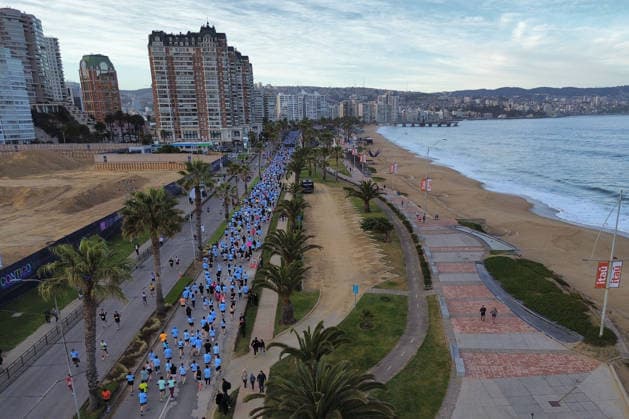 Vina del Mar, 4 de octubre 2026 Miles de corredores participan de los recorridos por el borde costero de la ciudad en las distancias 10k, 21k y 42k en la Maraton de Vina del Mar Sebastian Cisternas Photosport Maraton de Vina del Mar 2026 