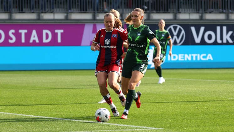 VfL vs. HSV, BL Frauen Wolfsburg, 04.10.2026, Fußball, Frauen, Google Pixel Bundesliga, Saison 2026 2027, VfL Wolfsburg vs Hamburger SV: Annaleen Böhler (HSV), Lara Prasnikar (VfL Wolfsburg) AOK Stadion Niedersachsen Deutschland